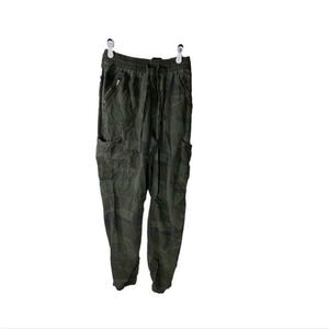 Hollister Small Camo Cargo‎ High Rise Jogger Pants